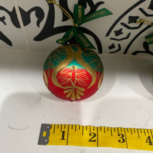 Waterford Holiday Heirlooms Peacock Grande 3-inch Ball Ornaments, Set of 2 - Picture 2 of 6